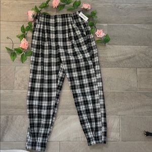Checkered pants with pockets and belt loops